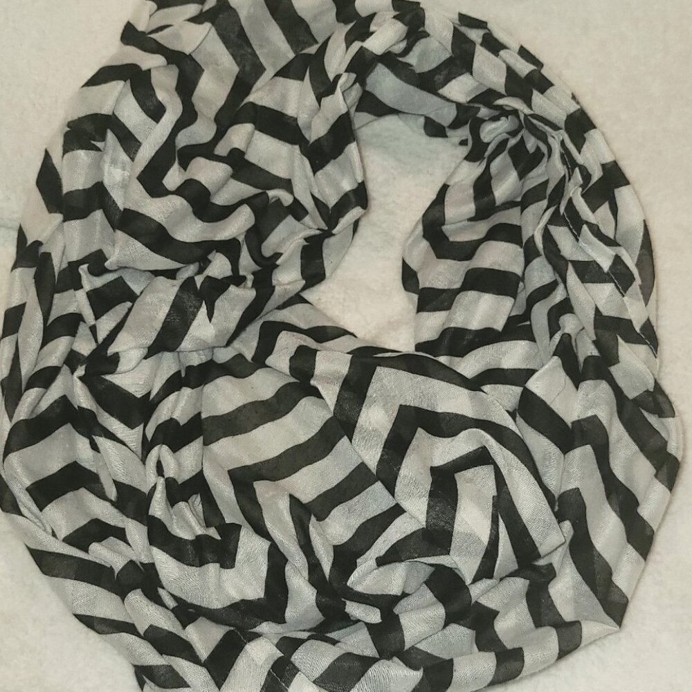 Full Circle Exchange Black and White Striped Infinity Fashion Scarf